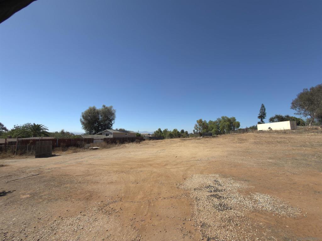Land in Vista