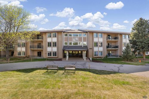 3972 Fairway Hills Dr, Rapid City, SD, 57702-5316 | Card Image