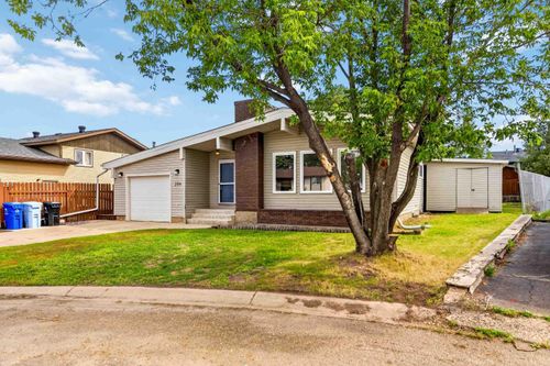 286 Kennedy Bay, Fort Mcmurray, AB, T9K1P7 | Card Image