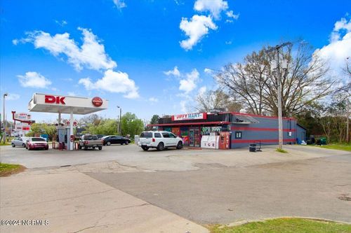 111 Hines St W, Wilson, NC, 27893-3924 | Card Image