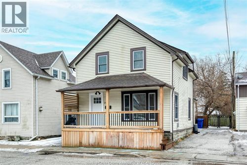 {{alt}} | Card Image