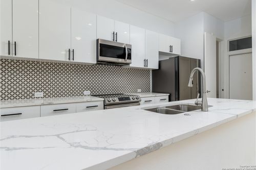 2507 E Commerce 2, San Antonio, TX, 78203 | Card Image