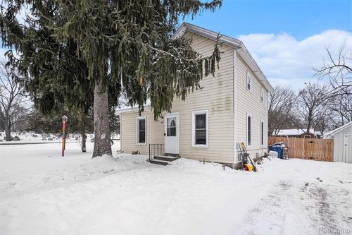 532 E Broad St, Linden, MI, 48451-8914 | Card Image