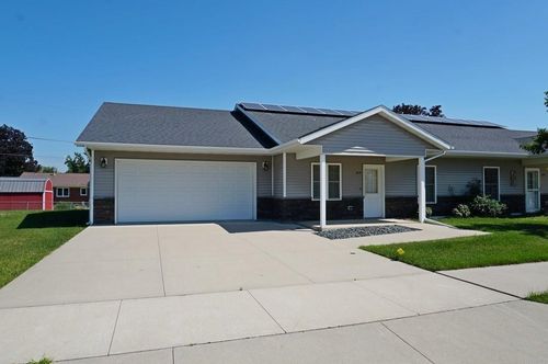 815 Parkside Ln, Charles City, IA, 50616-3450 | Card Image