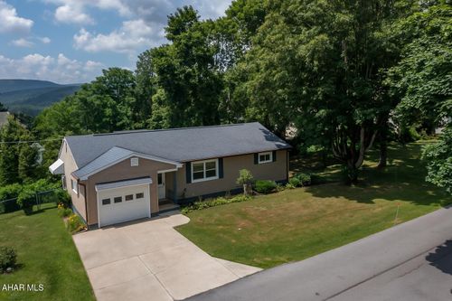 4916 5th Ave, Altoona, PA, 16602-1411 | Card Image