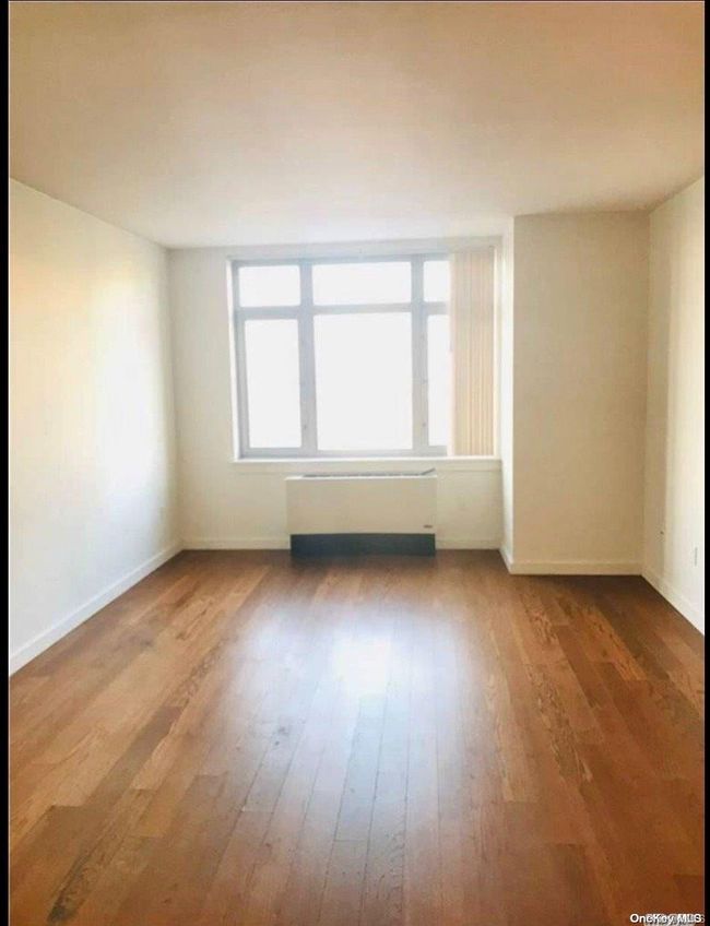 APT-1712 - 40-28 College Point Blvd, Condo with 2 bedrooms, 2 bathrooms and null parking in Flushing NY | Image 4