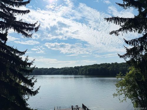 11 Lakeside Rd, Mahopac, NY, 10541-3126 | Card Image