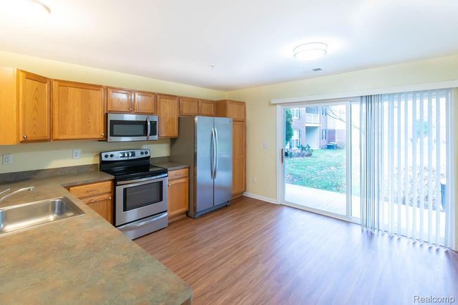 28460 Carlton Way Dr, Condo with 2 bedrooms, 2 bathrooms and null parking in Novi MI | Image 18