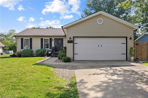 17791 E Parkway, Lagrange, OH, 44050 | Card Image