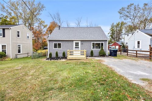 2458 1st St, Grand Island, NY, 14072-1520 | Card Image