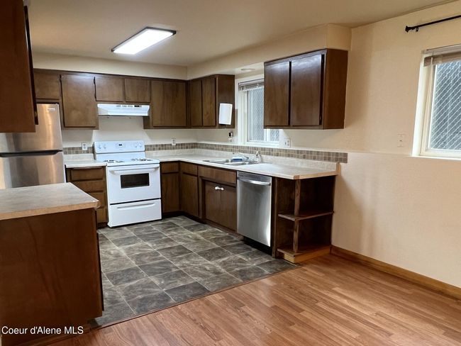 Basement Kitchen | Image 17