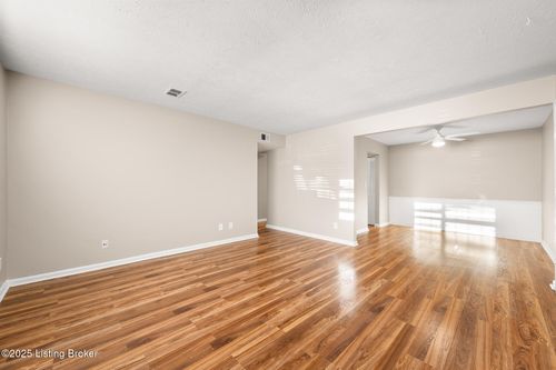 3-108 Algiers Ct, Louisville, KY, 40218-1642 | Card Image