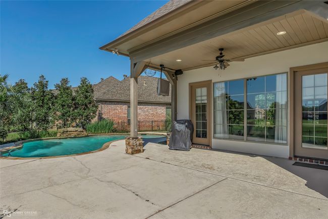 Huge deck for entertaining. | Image 33
