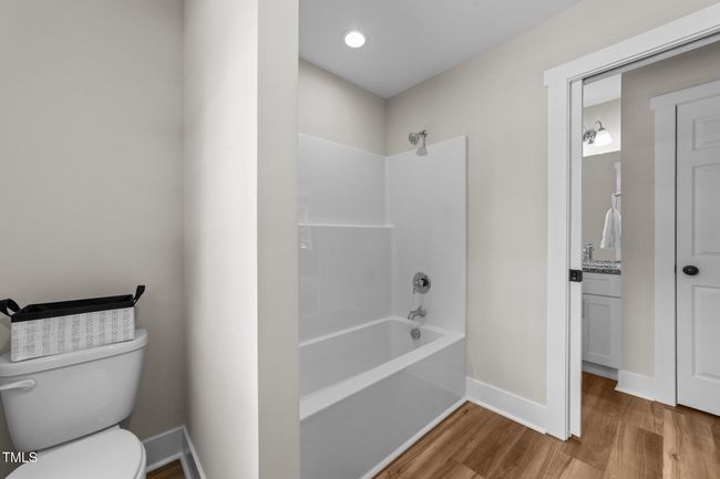 412 N Green - J and J Bath 2 | Image 31
