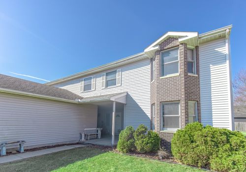 1215 Sturdy Rd, Valparaiso, IN, 46383-4059 | Card Image