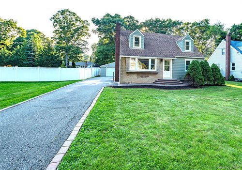52 Summit Dr, Smithtown, NY, 11787-5149 | Card Image