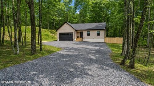 128 Pitch Pine Dr, Milford, PA, 18337-7528 | Card Image