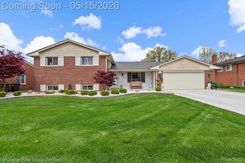 1024 Blairmoor Ct, Grosse Pointe Woods, MI, 48236-1245 | Card Image
