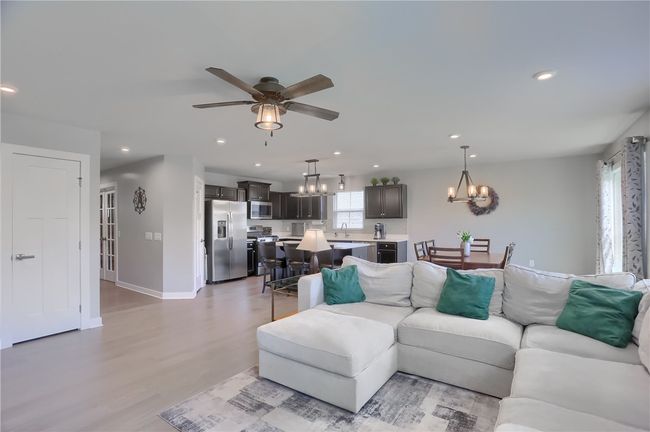 The hardwood carries throughout the main living area for a clean, neutral palate. | Image 24
