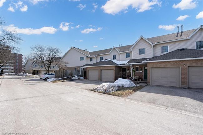 43 - 10 Holborn Crt, Townhouse with 3 bedrooms, 2 bathrooms and 2 parking in Kitchener ON | Image 6