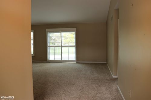 6589 Copper Creek Dr, Washington Township, MI, 48094 | Card Image