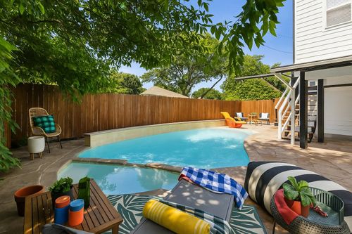 2435 W 10th St, Dallas, TX, 75211-2651 | Card Image