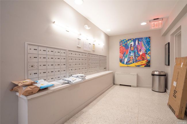 mail area lobby | Image 15
