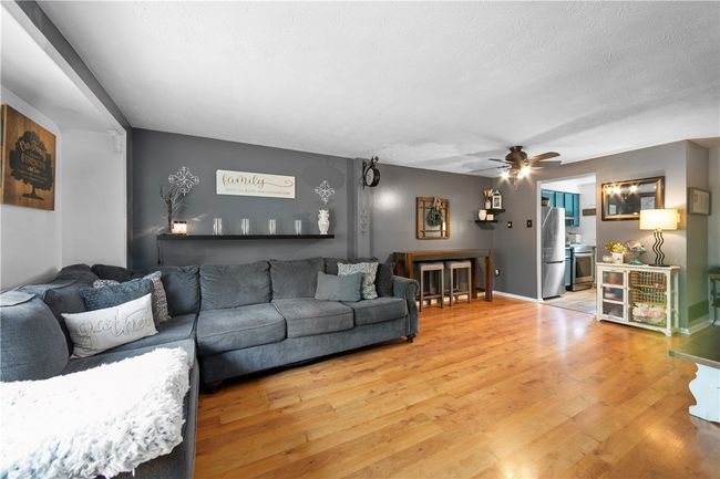301 Holland Ct, Townhouse with 2 bedrooms, 2 bathrooms and 1 parking in Coraopolis PA | Image 7