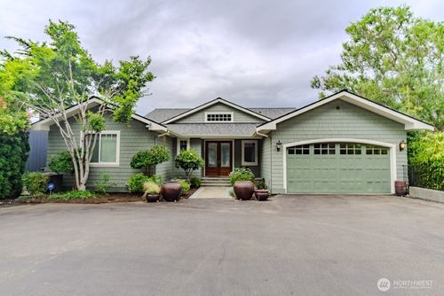 8568 Sand Point Way Ne, Seattle, WA, 98115 | Card Image