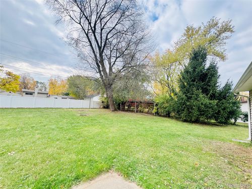 1884 Scheifle Rd, Walled Lake, MI, 48390-3166 | Card Image