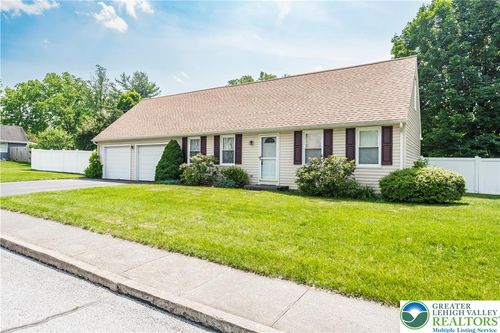 330 N Liberty St, Coopersburg, PA, 18036-1414 | Card Image