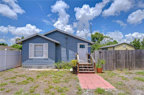 2933 56th Ave N, St Petersburg, FL, 33714-1926 | Card Image