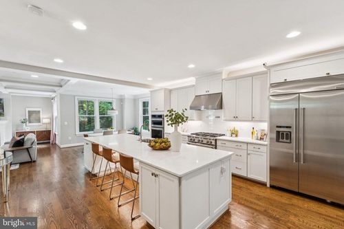 2354 N Quebec St, ARLINGTON, VA, 22207-5112 | Card Image