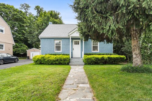5 W Maple Ave, Suffern, NY, 10901-5809 | Card Image