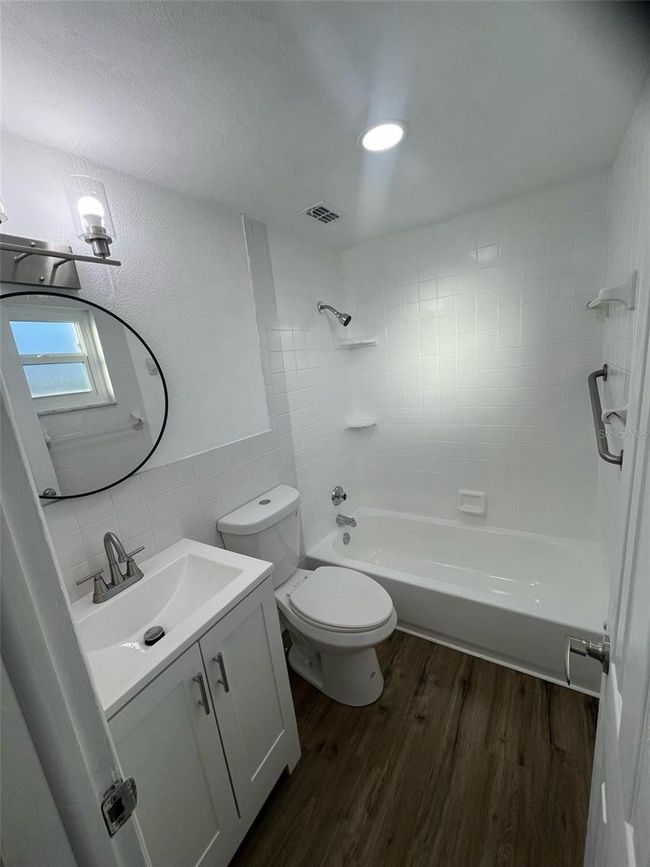 Guest Bathroom | Image 16