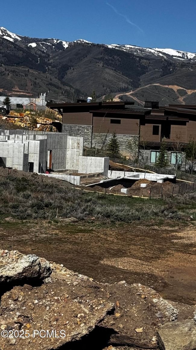 9452 N Vale View Cir, House other with 4 bedrooms, 6 bathrooms and null parking in Kamas UT | Image 5