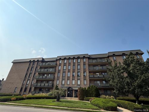 4h-175 Maple Ave, Westbury, NY, 11590-3169 | Card Image