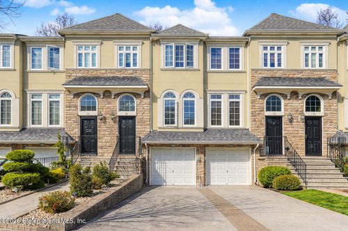 77 Presentation Cir, Staten Island, NY, 10312-1326 | Card Image