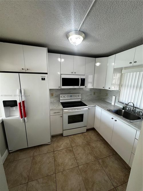 34-6565 W 26th Dr, Hialeah, FL, 33016-2859 | Card Image