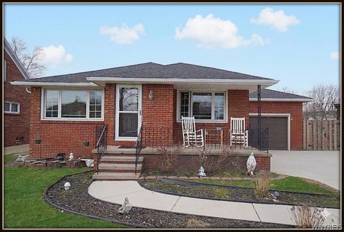 90 Brinker Rd, Lackawanna, NY, 14218-2822 | Card Image