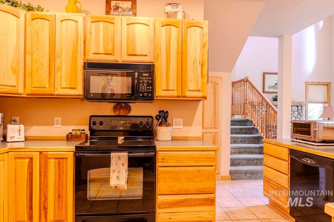 6 Three Point Rd, House other with 4 bedrooms, 3 bathrooms and 2 parking in Cascade ID | Image 11