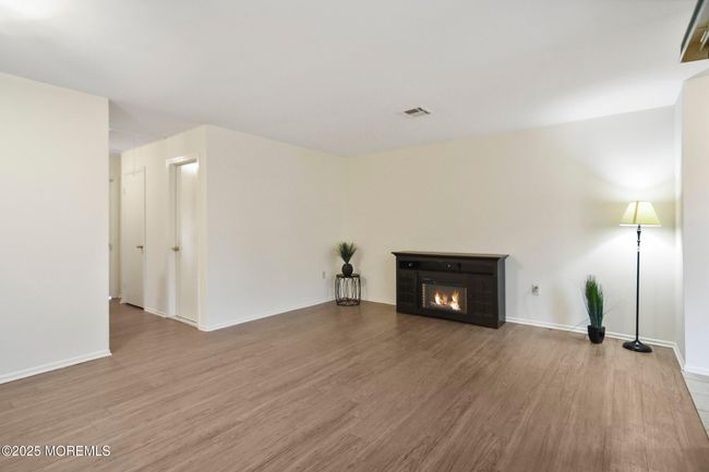 318 Crawford St, Condo with 2 bedrooms, 1 bathrooms and 27 parking in Eatontown NJ | Image 5