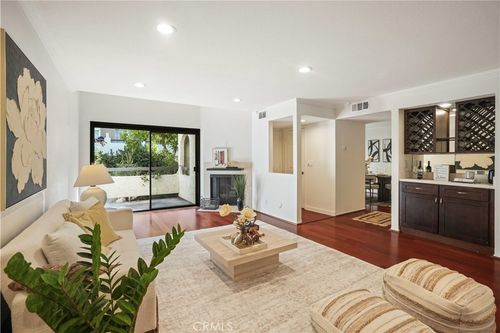 unit-22-21620 Burbank Blvd, Woodland Hills, CA, 91367-7427 | Card Image