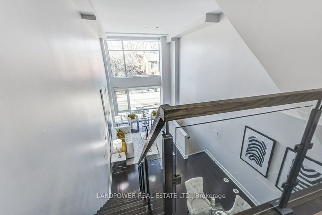 991 Dundas St E, House attached with 3 bedrooms, 3 bathrooms and 1 parking in Toronto ON | Image 22