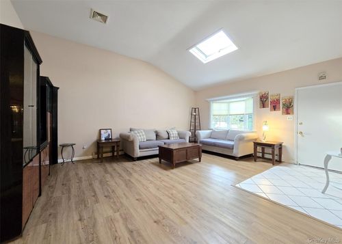 8 Gary Pl, Selden, NY, 11784-1509 | Card Image