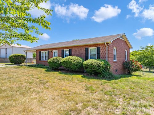 2101 Lamesa Ct, Lenoir, NC, 28645-9386 | Card Image