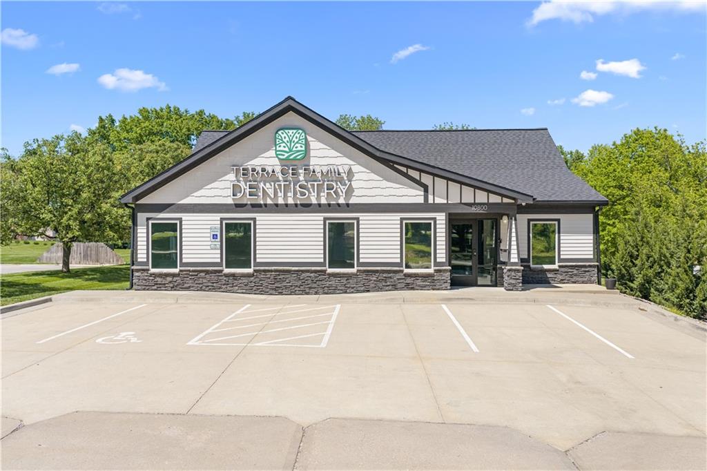 10800 E 77Th Ter, Raytown, MO 64138