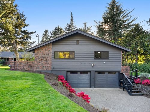 2802 Se Moreland Ln, Portland, OR, 97202-8121 | Card Image