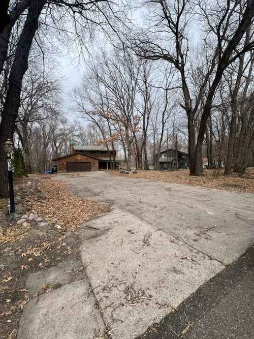 939 Lois Ln, Lino Lakes, MN, 55014-1129 | Card Image