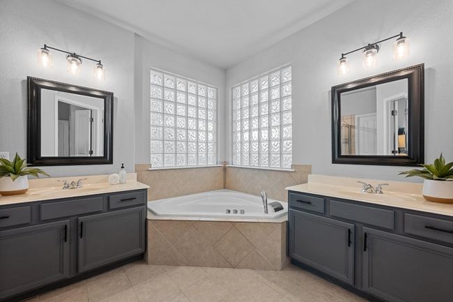 Primary bath with dual vanity | Image 17